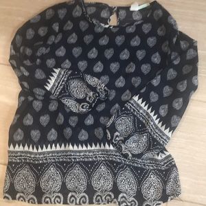 Beautiful sheer blouse, loose and easy to wear.